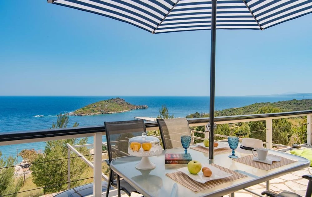 Фото Beachfront Villa Komis - Panoramic Infinity Blue