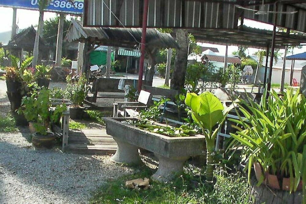 Hotel Oyo 1063 Kingfha Resort, Earth, photo