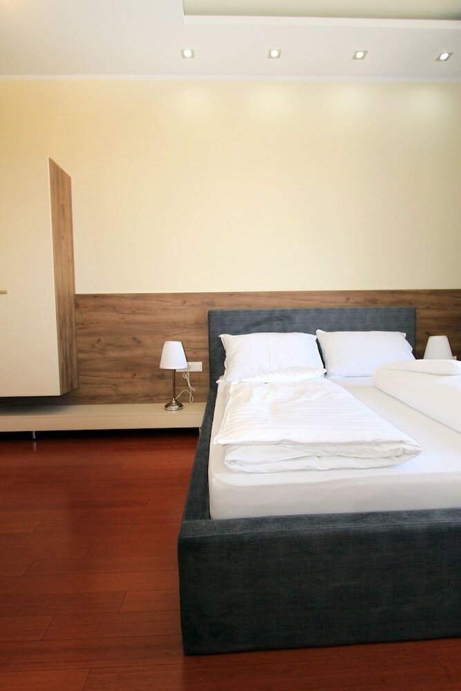 Фото Christiano Apartments