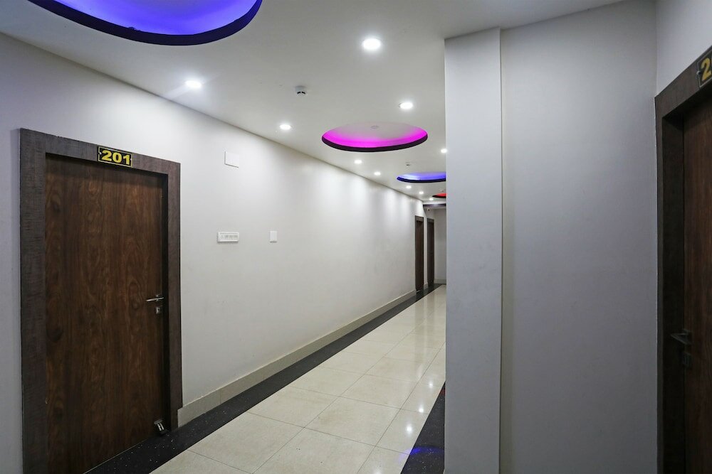 Фото Oyo 25006 Hotel tr Palace