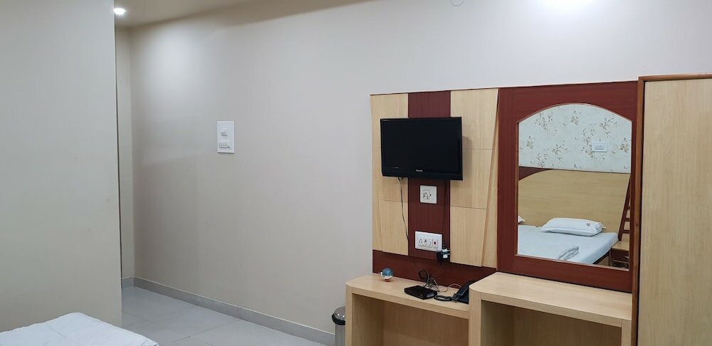 Фото Hotel Lee Garden