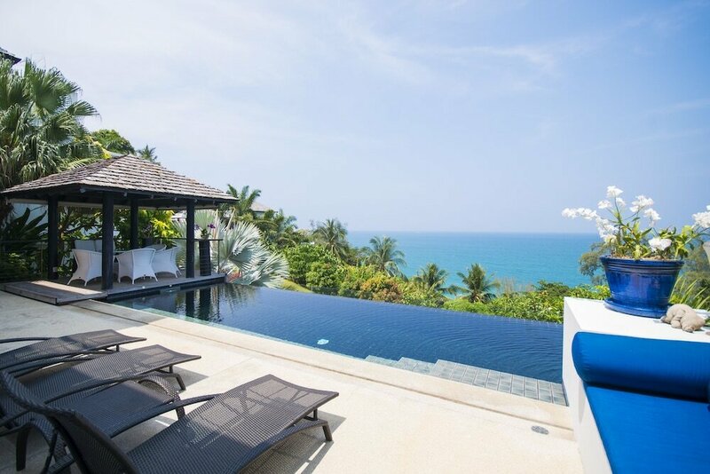 Гостиница Spacious 5-Bedroom Surin Beach Villa