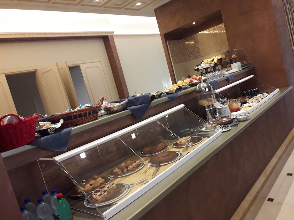 Фото Hotel Jolly