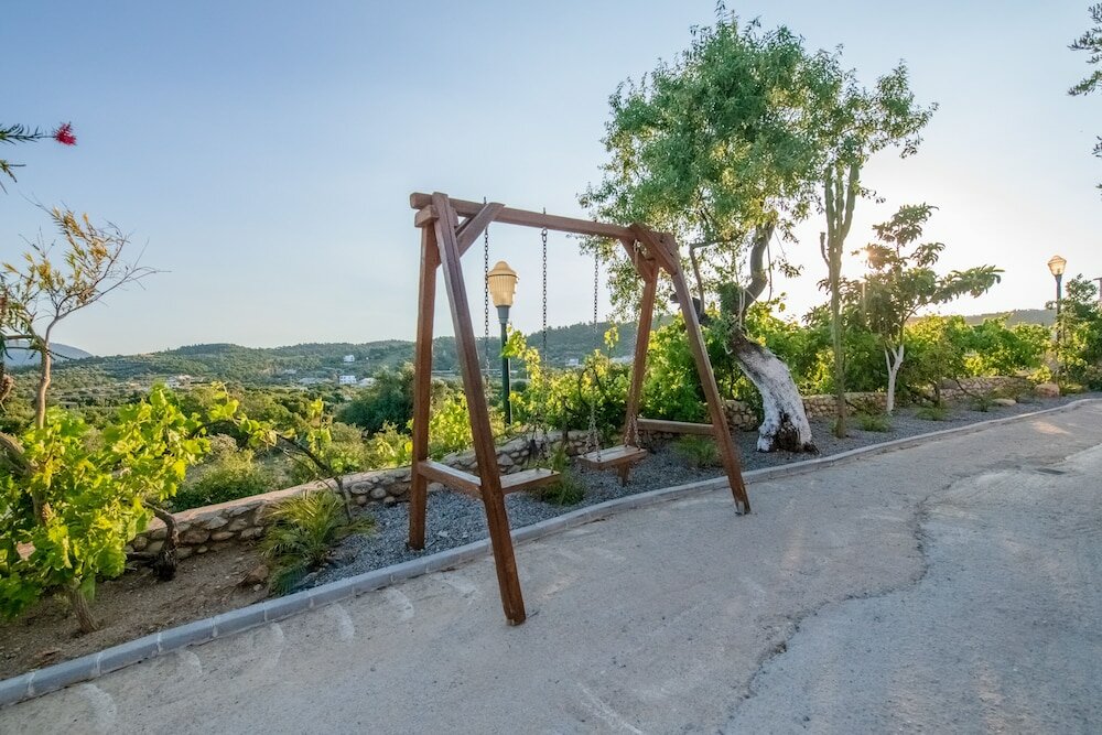 Фото To Stolidi tis Psinthou