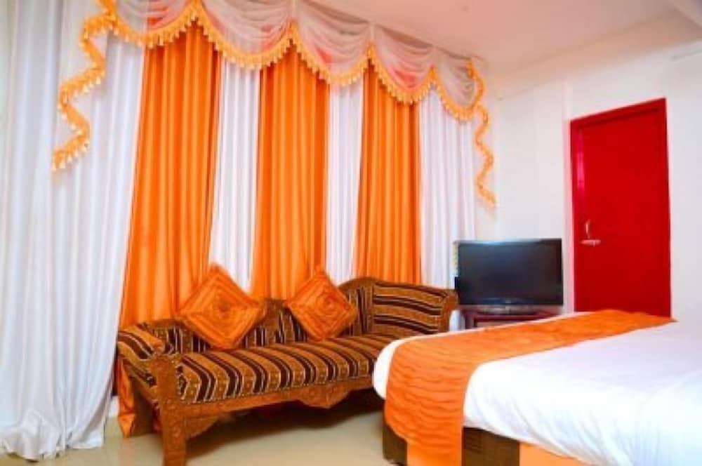 Фото Hotel sai taj Deluxe