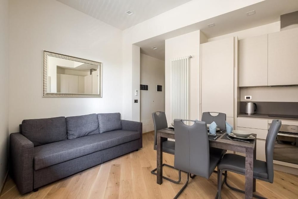 Фото Sant'orsola Suites Apartments