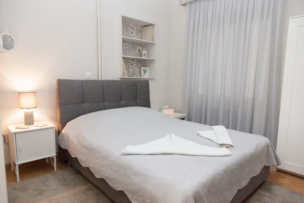 Фото Fabulous Apartment Across Flisvos