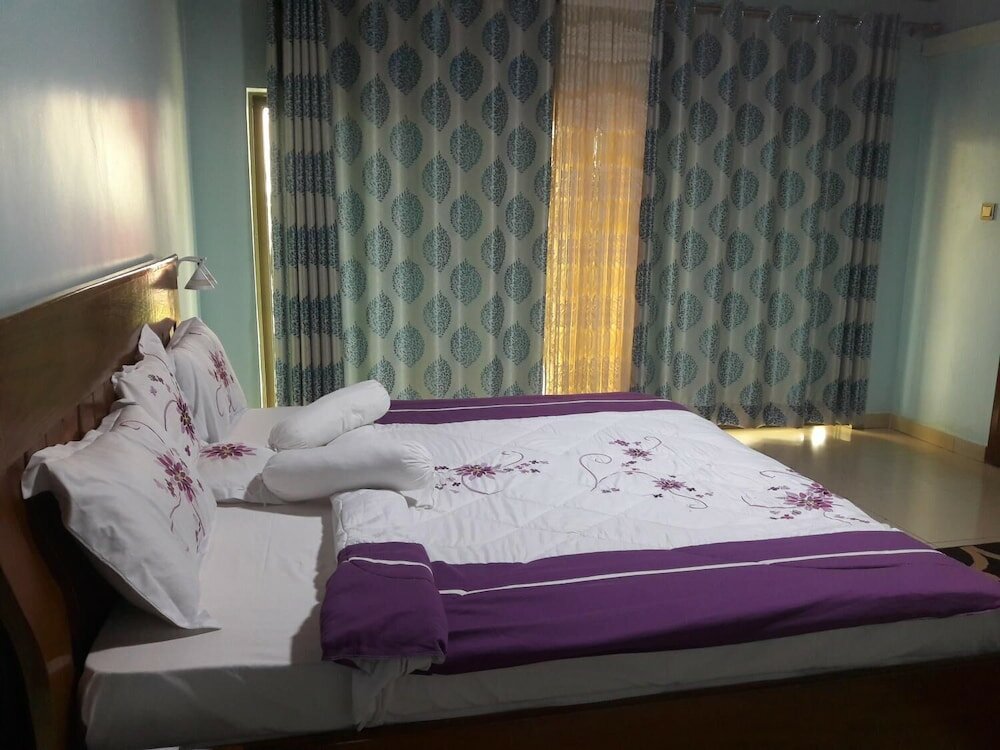 Фото Modern Villa Hotel