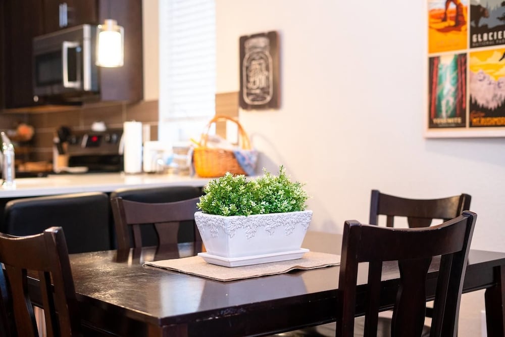 Фото The Mile High Townhome Walk to the Stadium