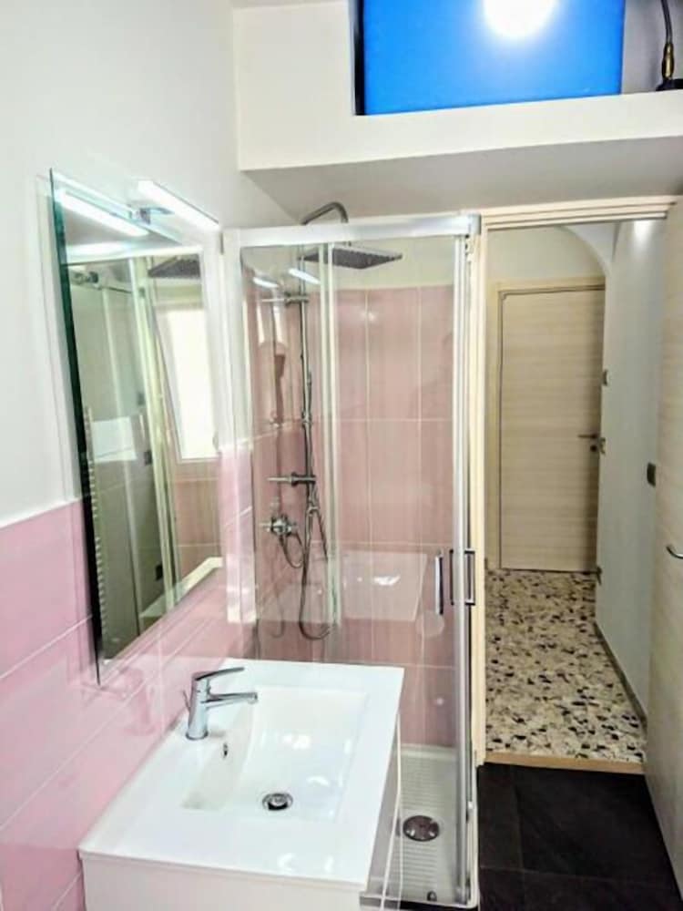 Фото Dimora Mastcarrir - Moderne camere in centro