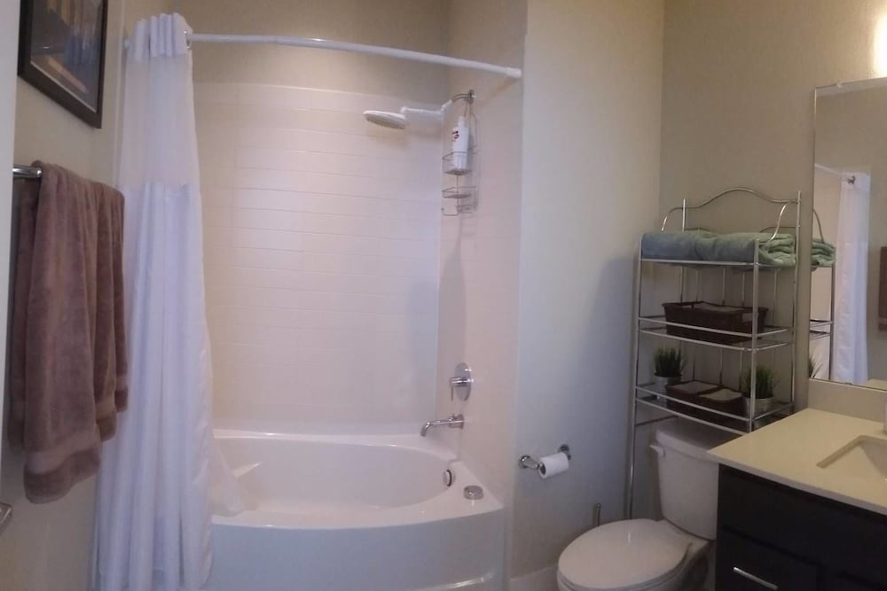 Фото The Mile High Townhome Walk to the Stadium