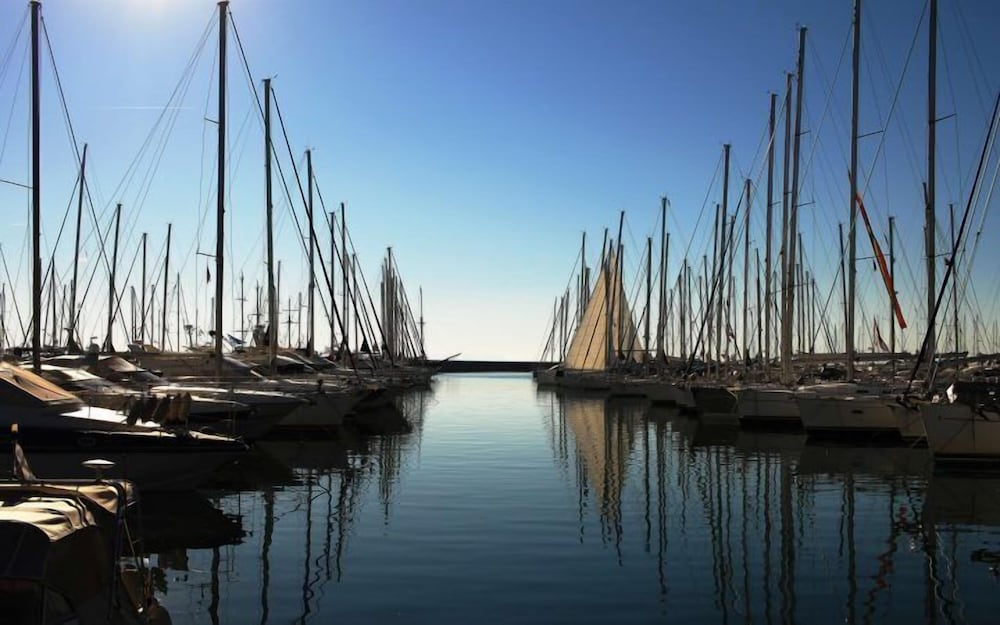 Фото Acron of Plaka