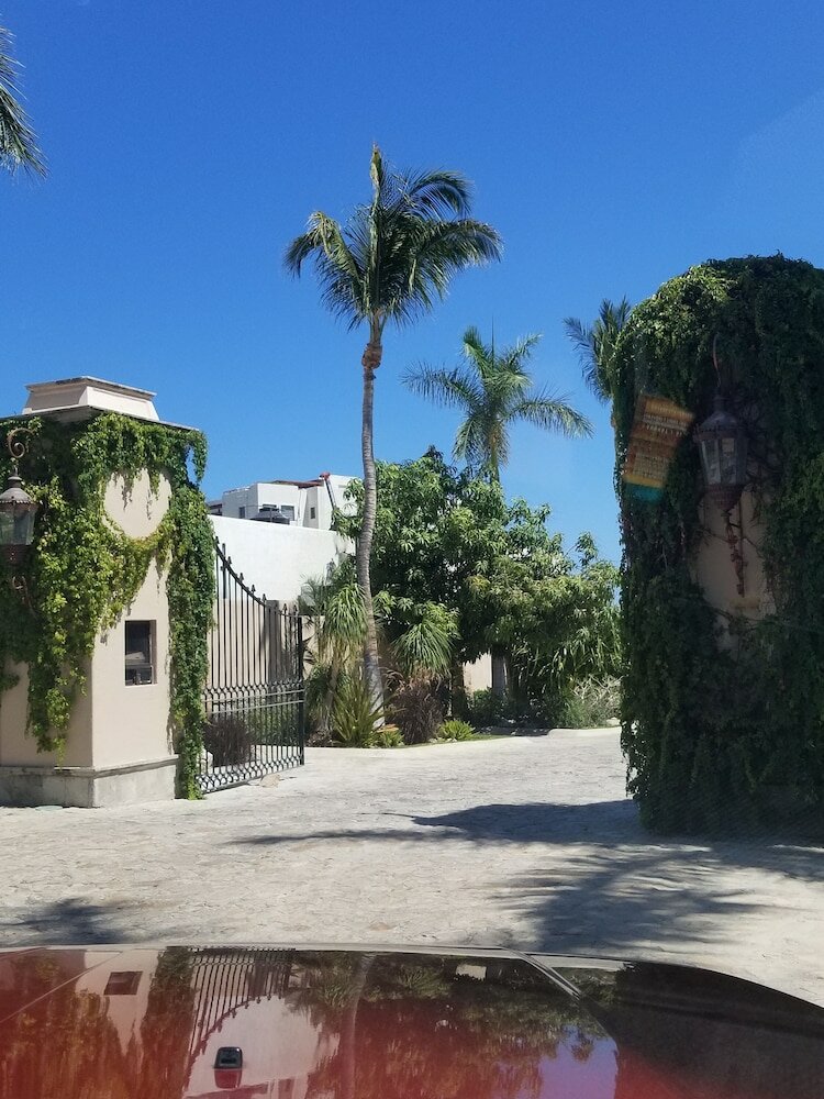 Фото 1 Minute to the Sand