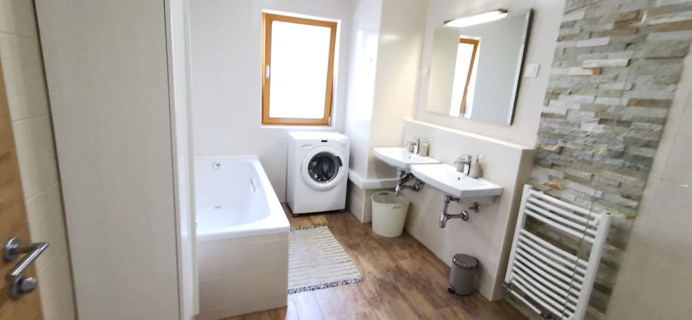 Фото Domovoj Apartments and Rooms