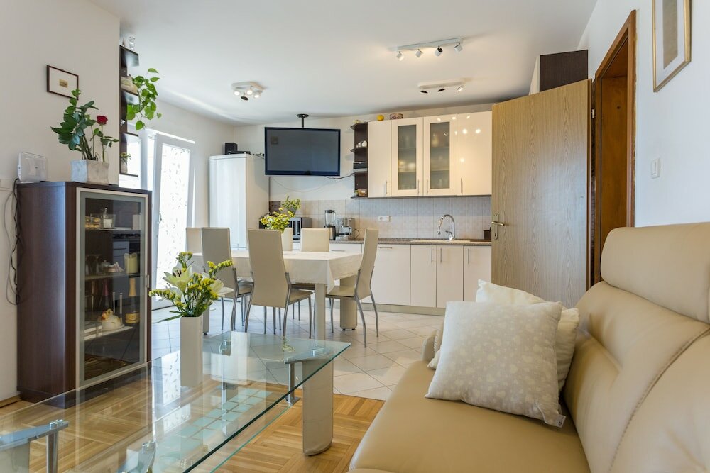 Фото Tomazin Apartment