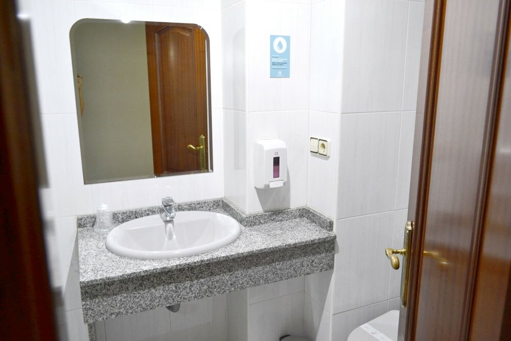 Фото Hostal Alda Puerta Coruña