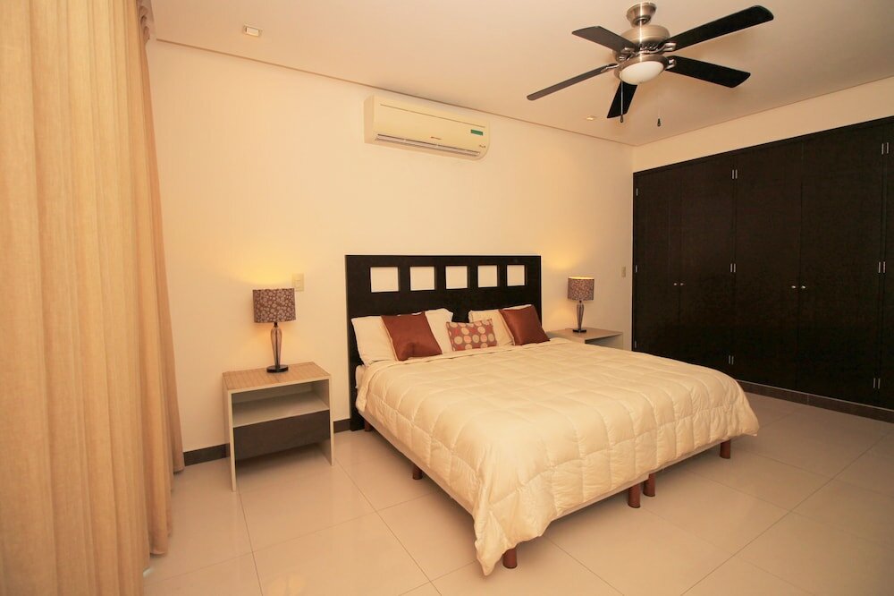 Фото Downtown Apartment Oasis 12