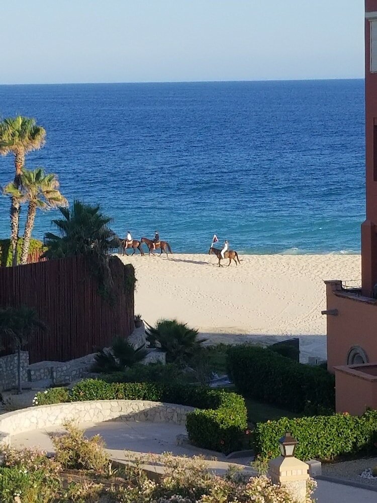 Фото 1 Minute to the Sand