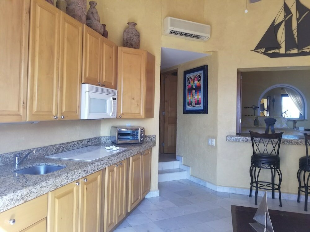 Фото 1 Minute to the Sand