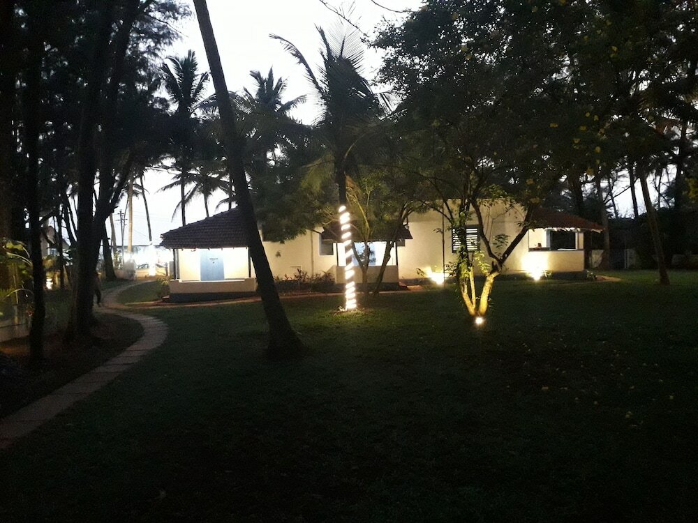 Фото Hotel Dhuni Resorts goa
