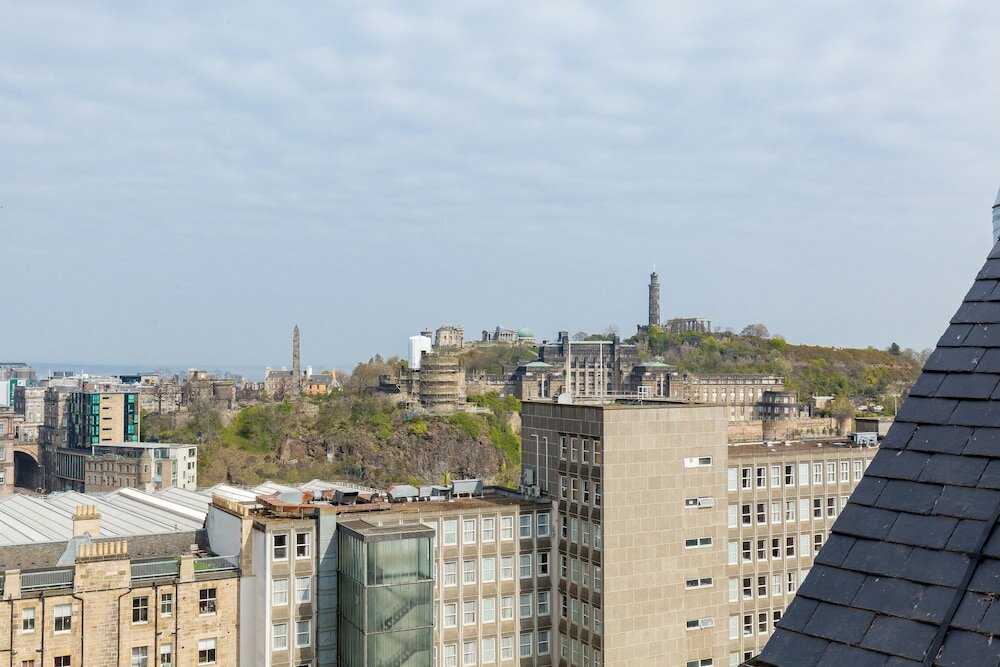 Фото Destiny Scotland Royal Mile Residence