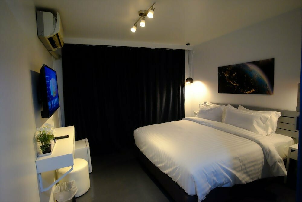 Hotel Every Surawong, Bangkok, photo