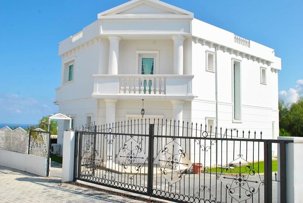 Фото Villa Roman by Amy Villasa