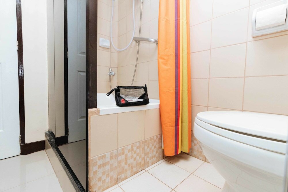 Фото RedDoorz Plus @ Rsg Ss Residens Vito Cruz