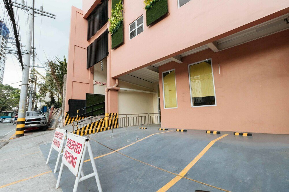 Фото RedDoorz Plus @ Rsg Ss Residens Vito Cruz