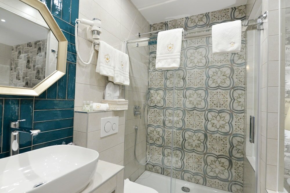 Фото The Duke Luxury Rooms