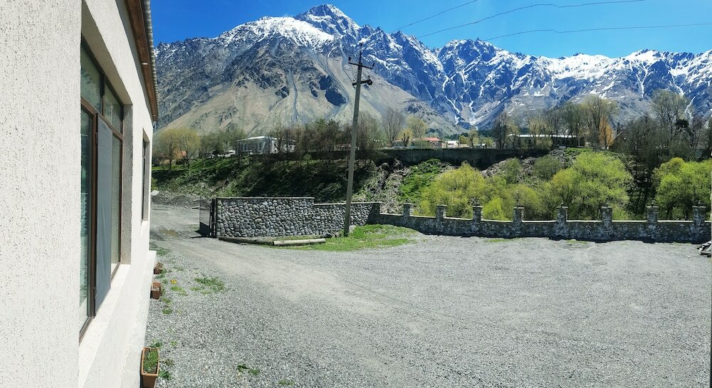 Фото Cozy Hotel Kazbegi