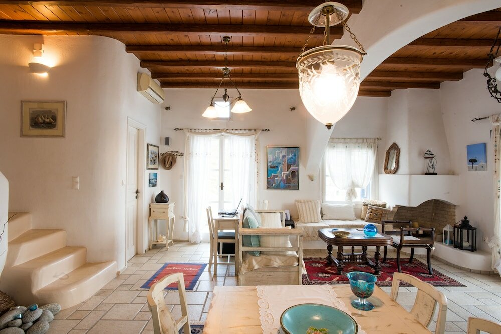 Фото Anemoessa House