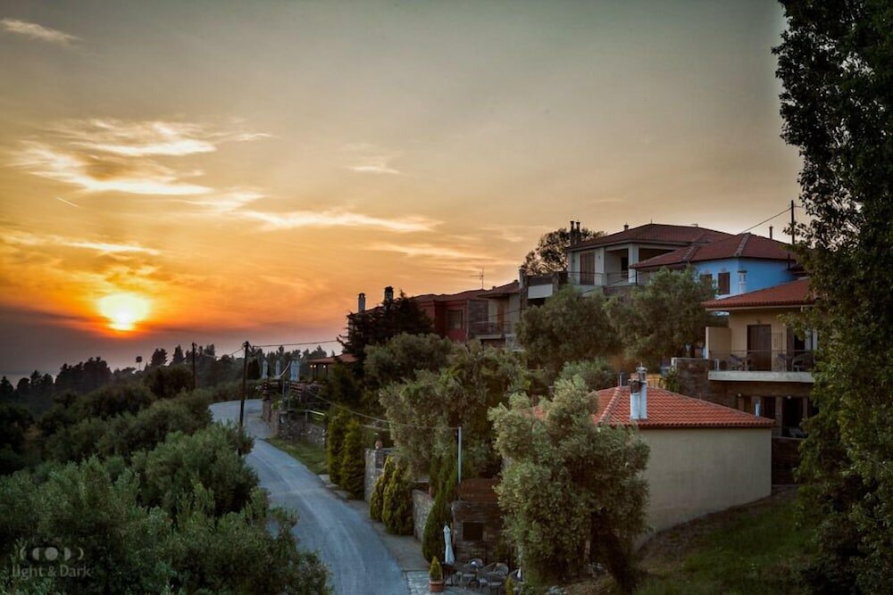 Фото Oreiades Parthenon