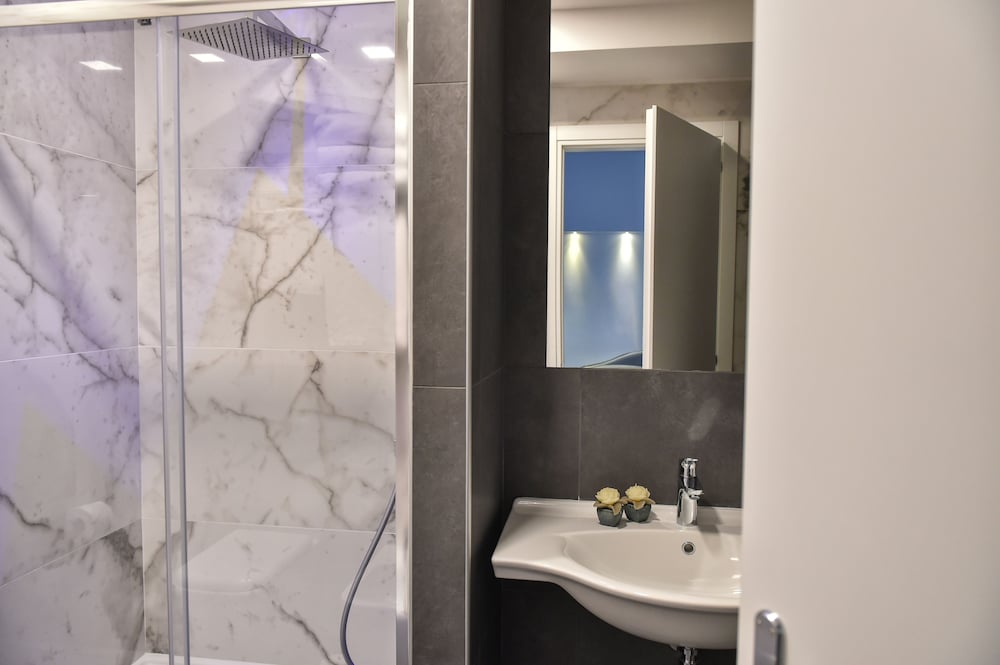 Фото Pompei Inn Ruins Luxury Suites