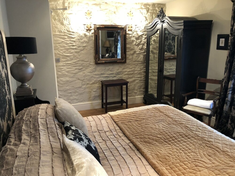 Фото The New White Lion