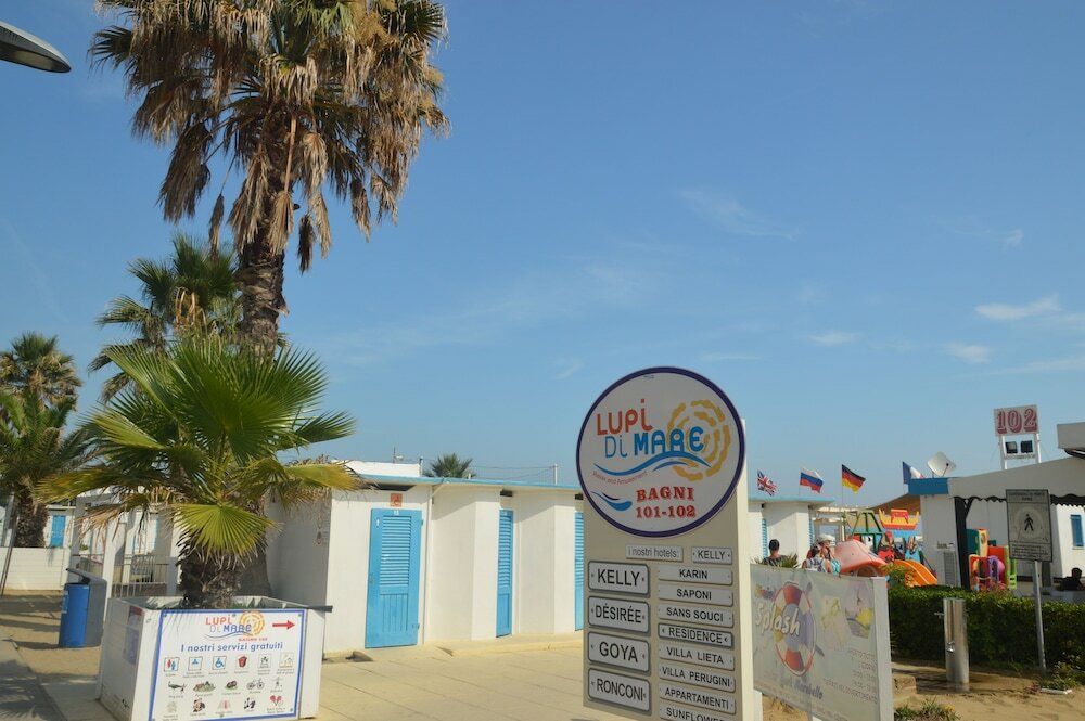 Фото Hotel Karin