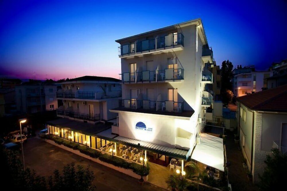 Фото Hotel Karin