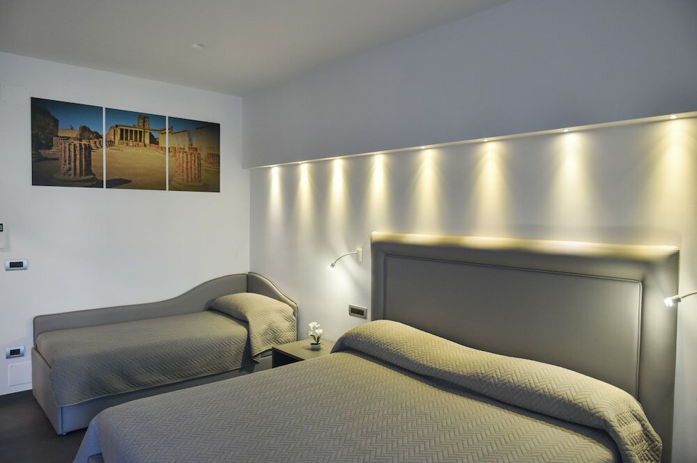 Фото Pompei Inn Ruins Luxury Suites