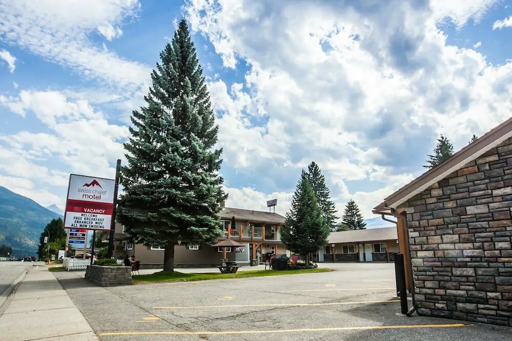 Фото Swiss Chalet Motel
