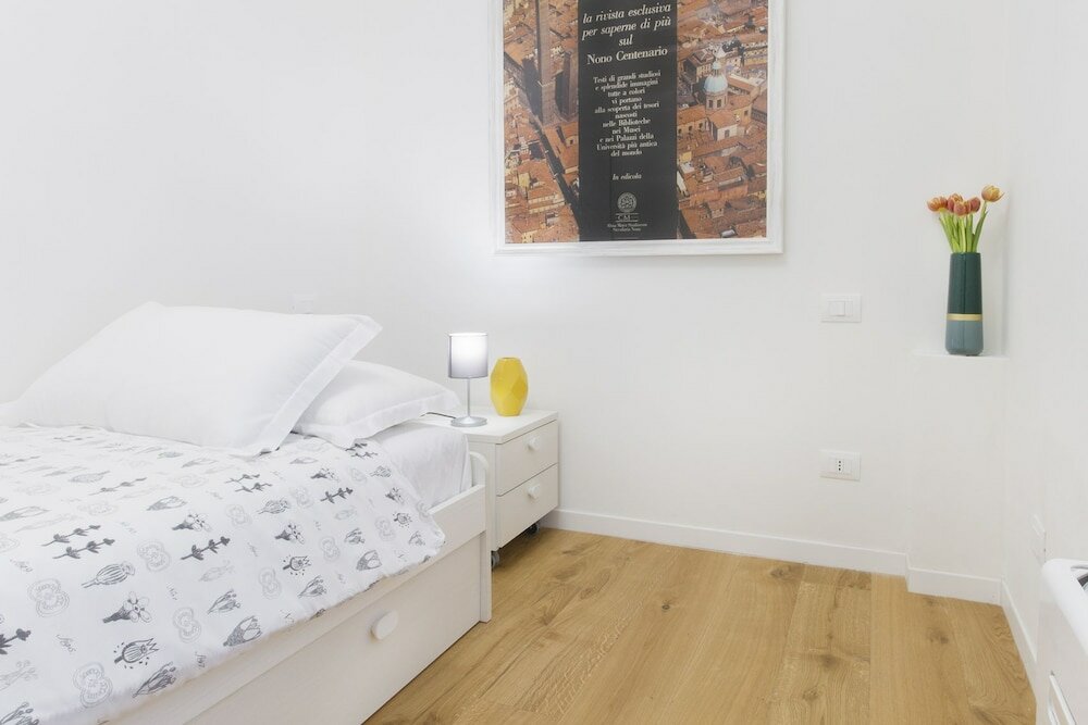 Фото GetTheKey San Vitale Apartment