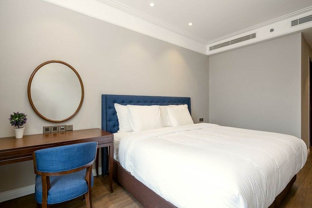 Фото Johnny's Luxury Apartments