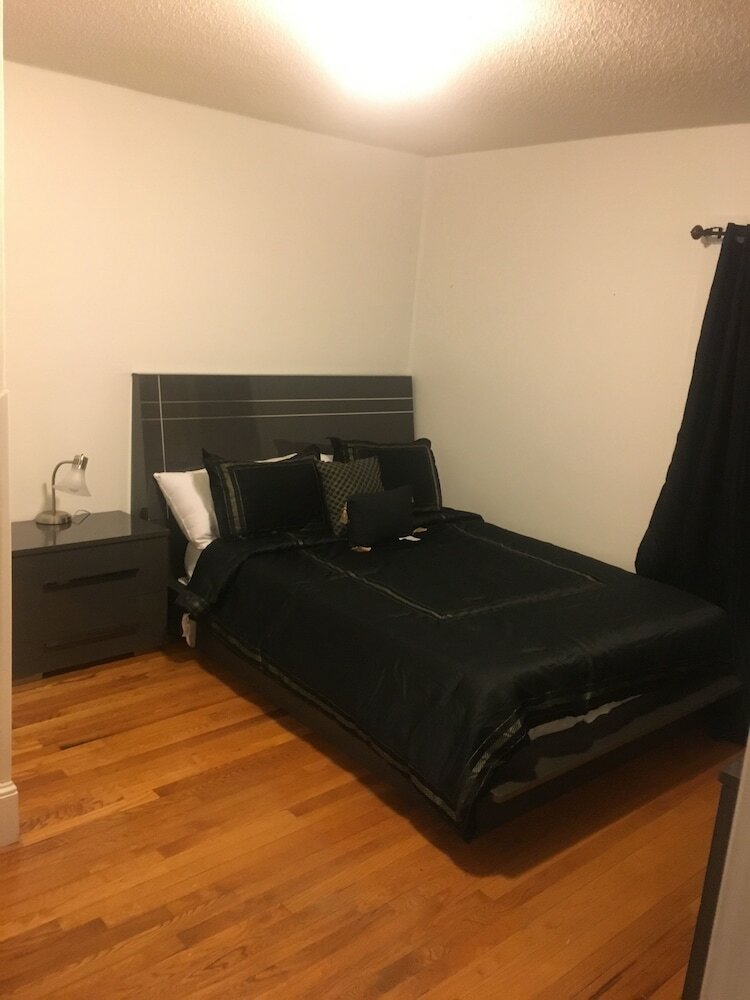 Фото Upscaled Home in a Quiet Neighborhood