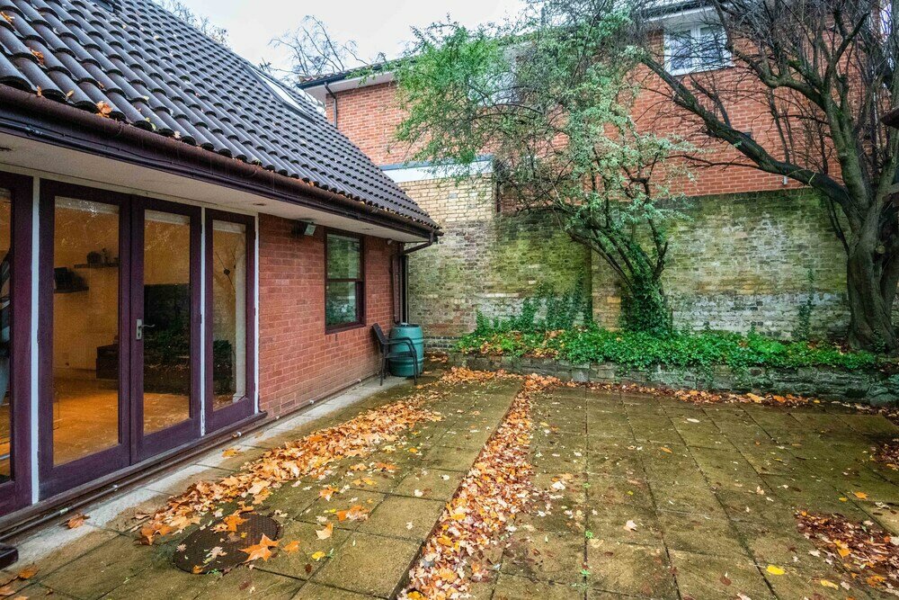 Фото Charming Wimbledon Park Home close to Putney Heath