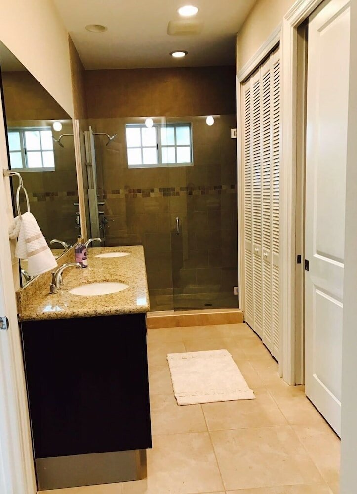 Фото 4br Townhouse 906 by Ideal Experience Vr