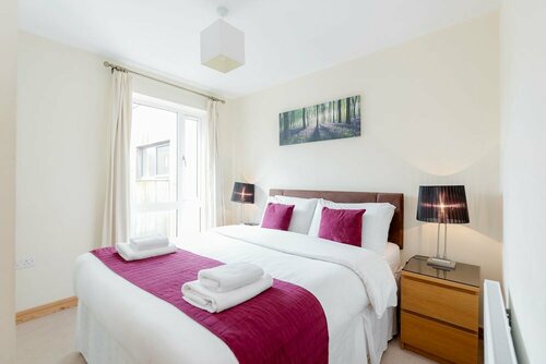 Гостиница Roomspace Apartments-Courtyard Guildford