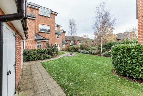 Гостиница Roomspace Apartments-Courtyard Guildford