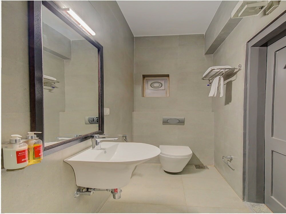 Фото Oyo Townhouse 073 Swargate