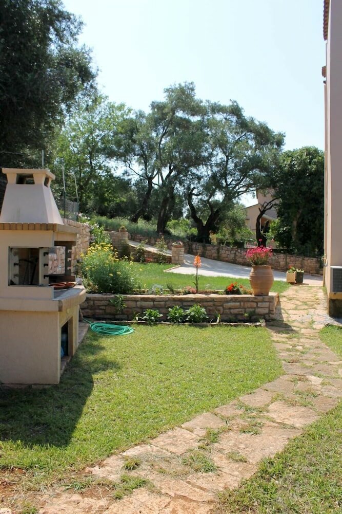 Фото Emily's Apartments