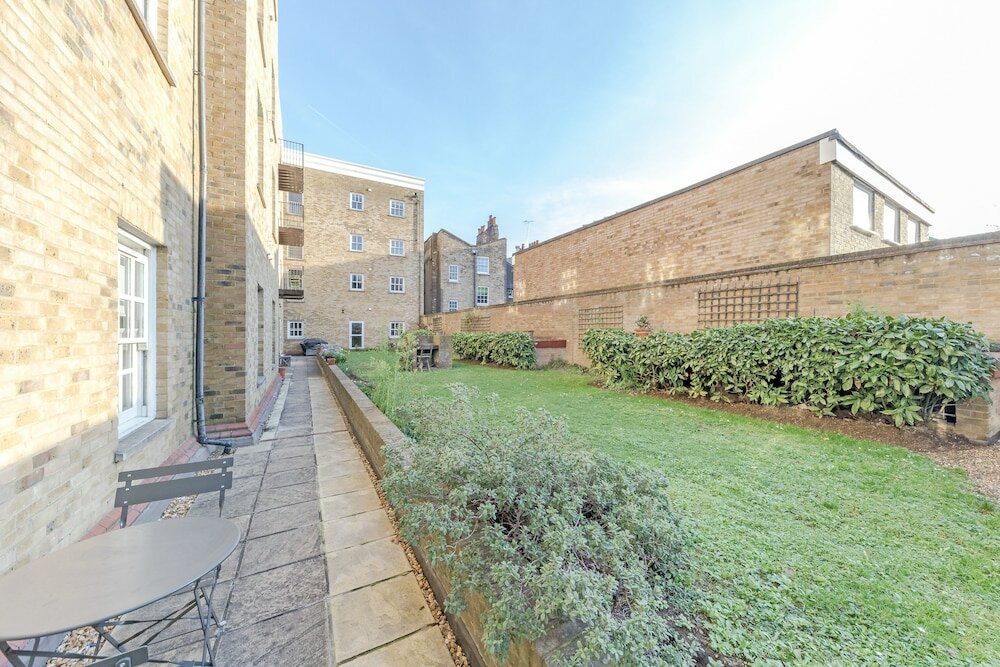 Фото Spacious Apartment in Trendy Islington