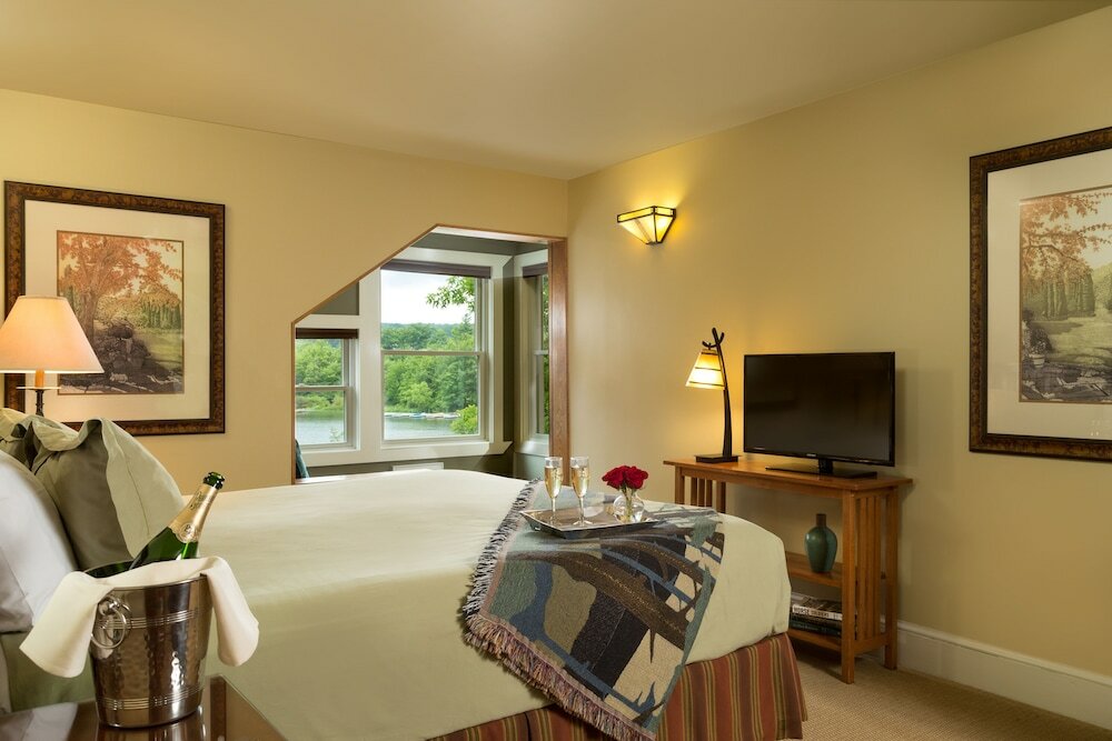 Фото Lake Pointe Inn